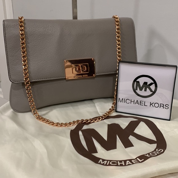 Michael Kors Handbags - Michael Kors Vintage Sloan Soft Pebbled Leather Rose Gold Chain & Hardware Bag